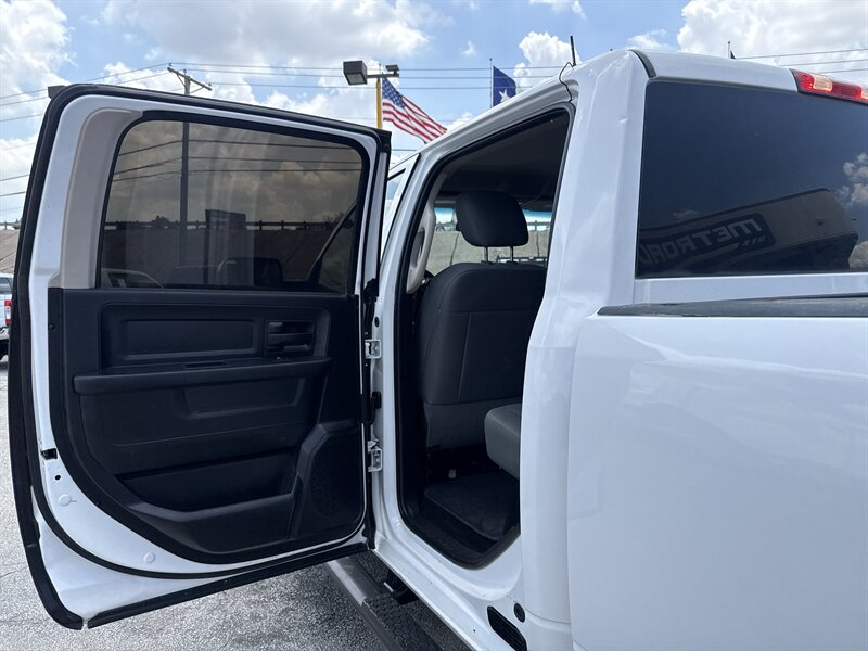 2018 RAM 3500 Tradesman - Photo 14 - Arlington, TX 76011