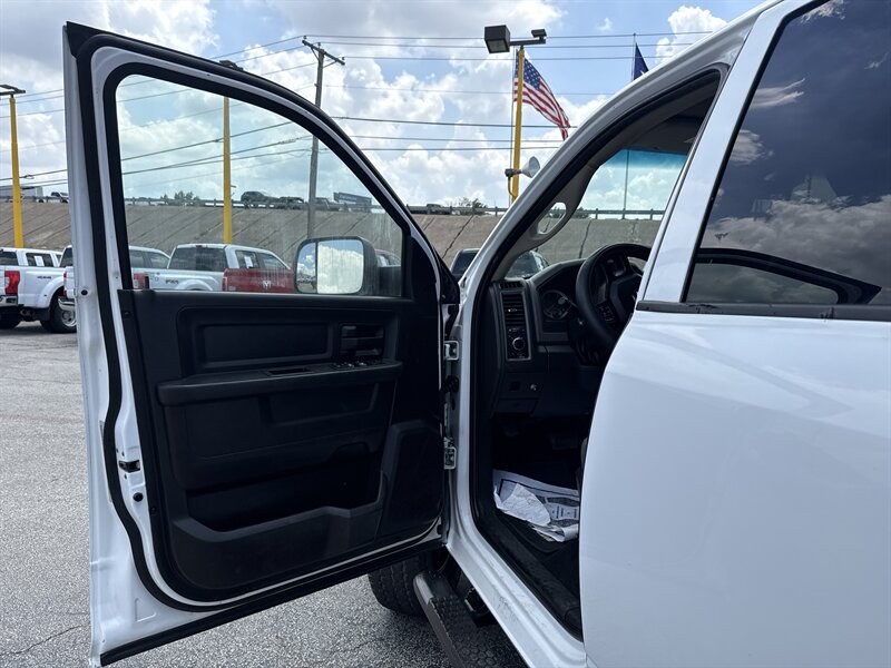 2018 RAM 3500 Tradesman - Photo 12 - Arlington, TX 76011