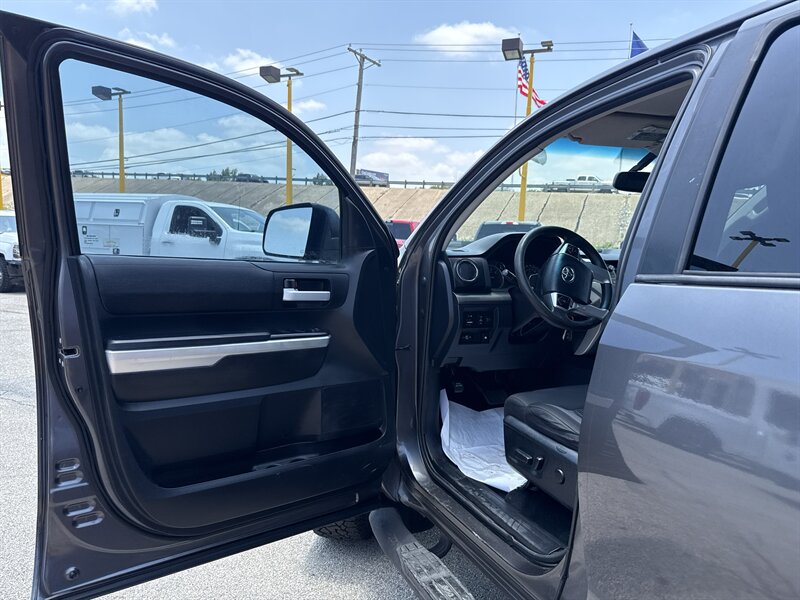 2017 Toyota Tundra SR5 - Photo 13 - Arlington, TX 76011