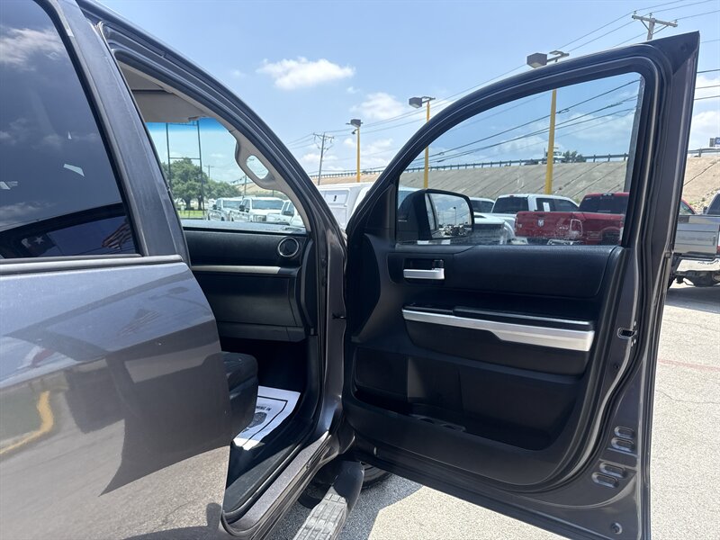 2017 Toyota Tundra SR5 - Photo 17 - Arlington, TX 76011