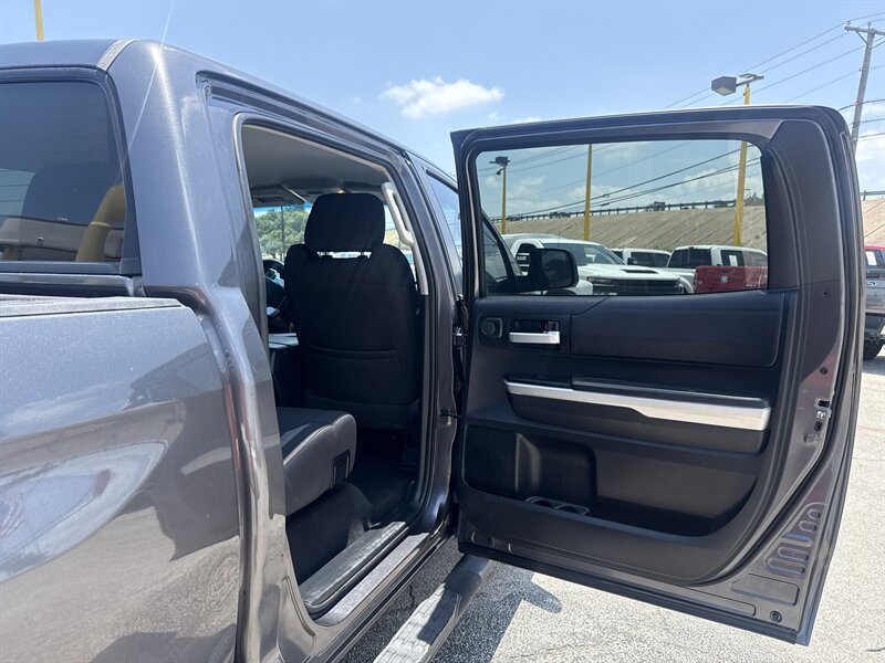 2017 Toyota Tundra SR5 - Photo 19 - Arlington, TX 76011