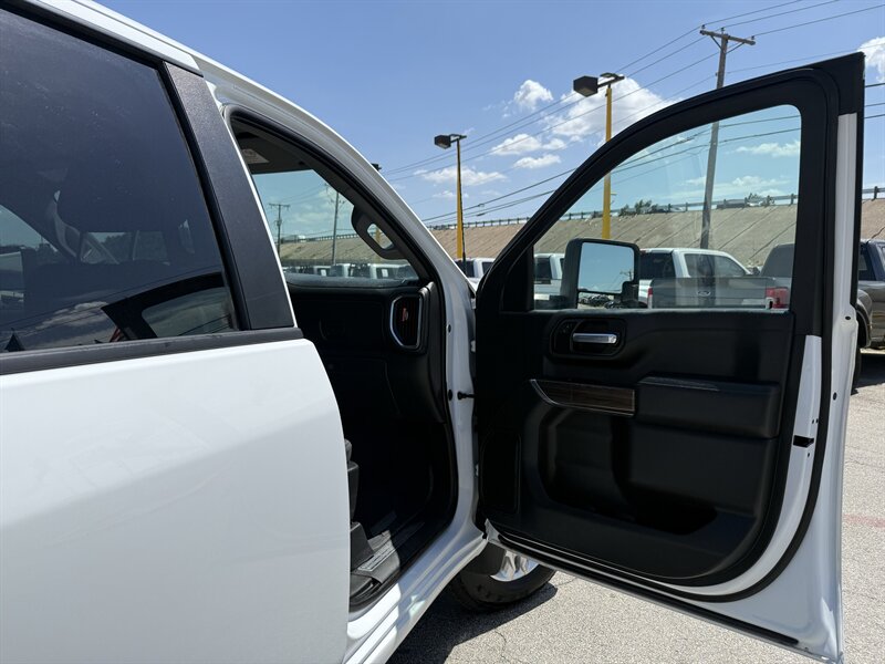 2022 Chevrolet Silverado 2500HD LT - Photo 17 - Arlington, TX 76011