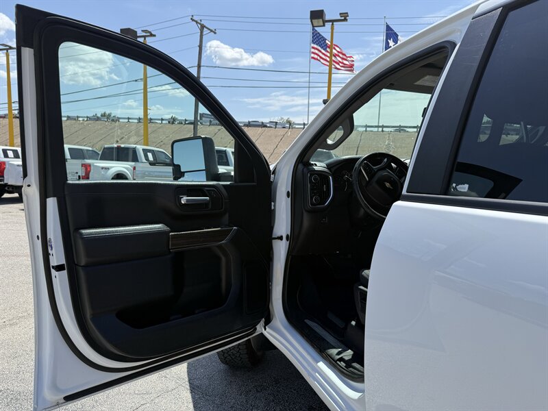 2022 Chevrolet Silverado 2500HD LT - Photo 13 - Arlington, TX 76011