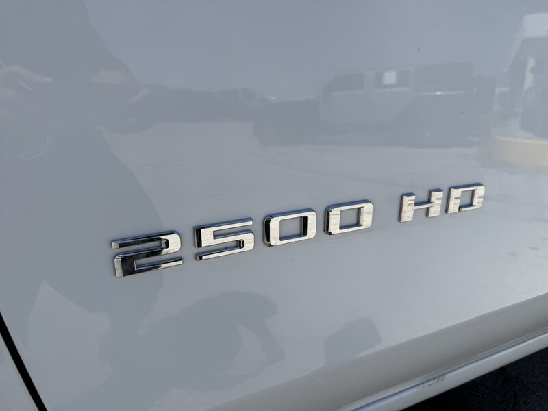 2022 Chevrolet Silverado 2500HD LT - Photo 11 - Arlington, TX 76011