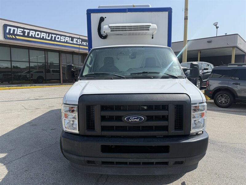 2023 Ford E-350 SD - Photo 2 - Arlington, TX 76011