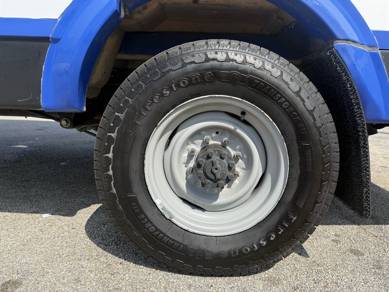2023 Ford E-350 SD - Photo 11 - Arlington, TX 76011
