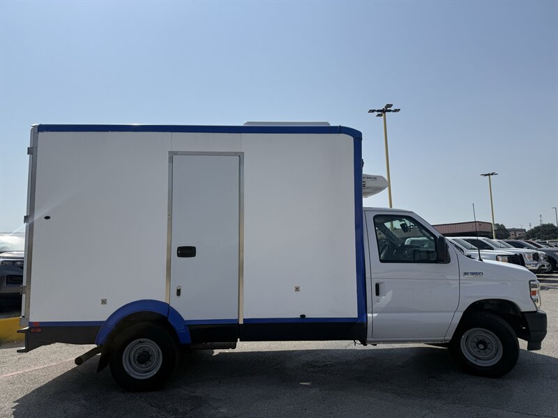 2023 Ford E-350 SD - Photo 4 - Arlington, TX 76011