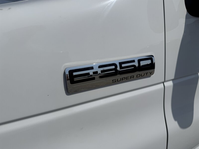 2023 Ford E-350 SD - Photo 12 - Arlington, TX 76011