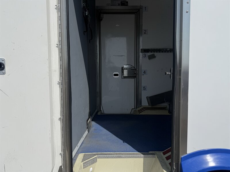2023 Ford E-350 SD - Photo 16 - Arlington, TX 76011