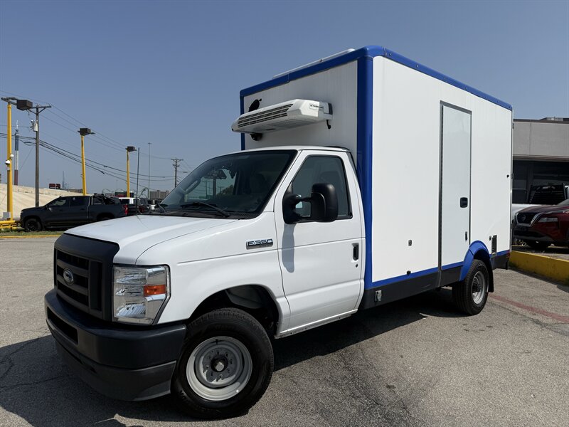 2023 Ford E-350 SD - Photo 10 - Arlington, TX 76011