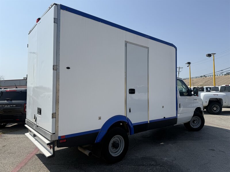 2023 Ford E-350 SD - Photo 5 - Arlington, TX 76011