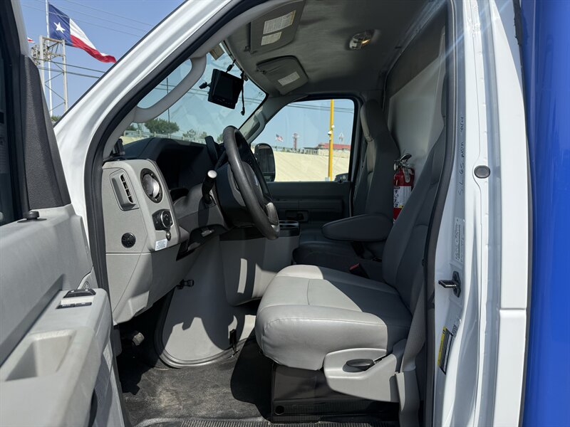 2023 Ford E-350 SD - Photo 15 - Arlington, TX 76011