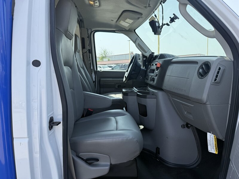 2023 Ford E-350 SD - Photo 18 - Arlington, TX 76011