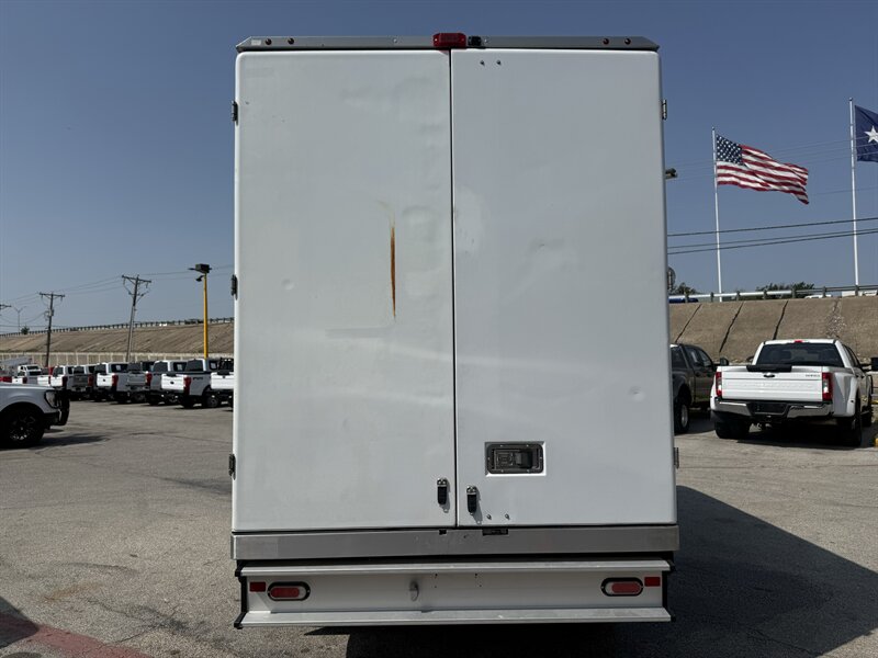 2023 Ford E-350 SD - Photo 6 - Arlington, TX 76011
