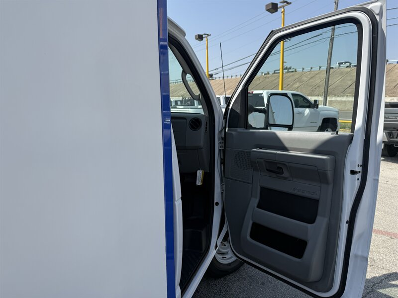2023 Ford E-350 SD - Photo 17 - Arlington, TX 76011