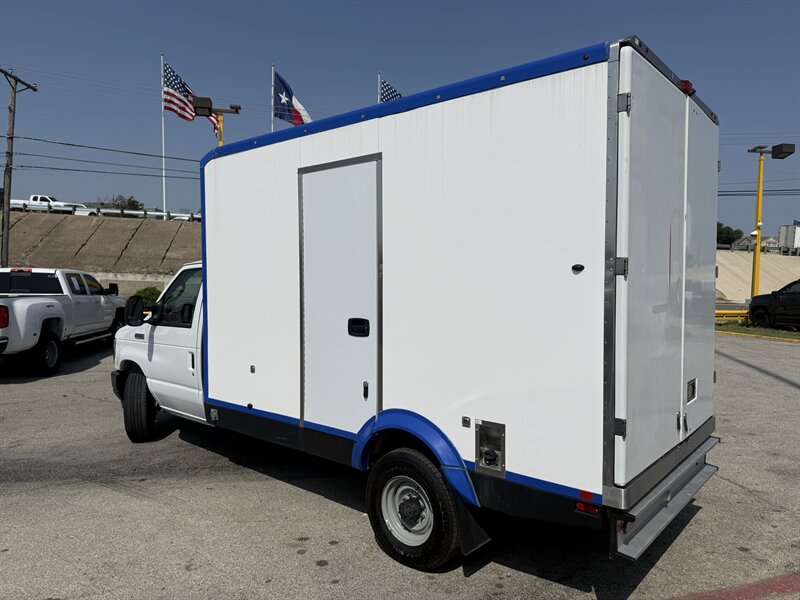 2023 Ford E-350 SD - Photo 8 - Arlington, TX 76011