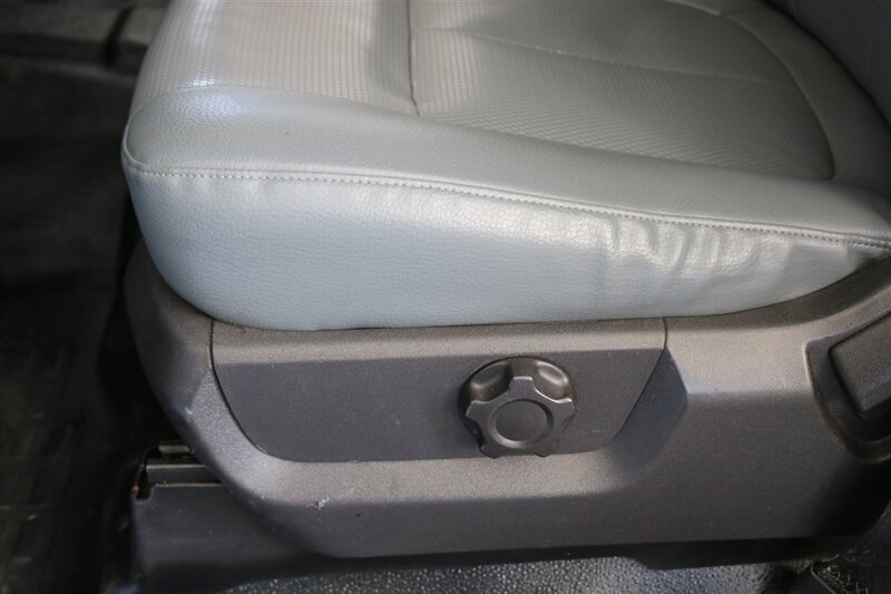 2013 Ford F-250 XLT   - Photo 28 - Arlington, TX 76011
