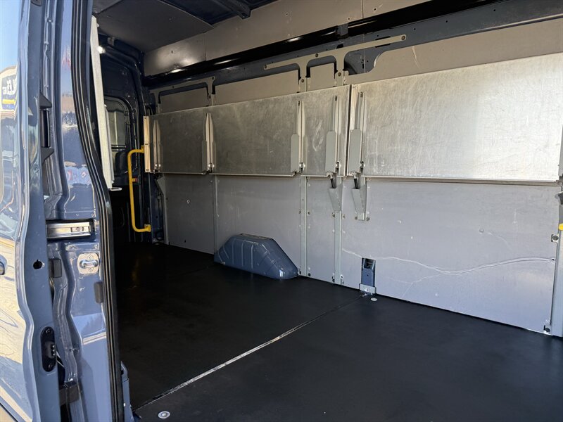 2020 Ford Transit 250 - Photo 16 - Arlington, TX 76011