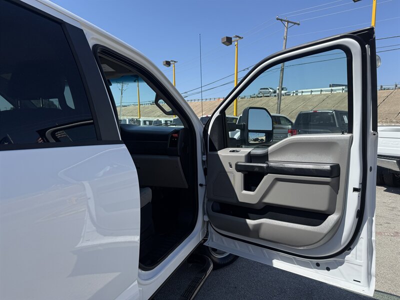 2019 Ford F-350 Super Duty STX - Photo 18 - Arlington, TX 76011