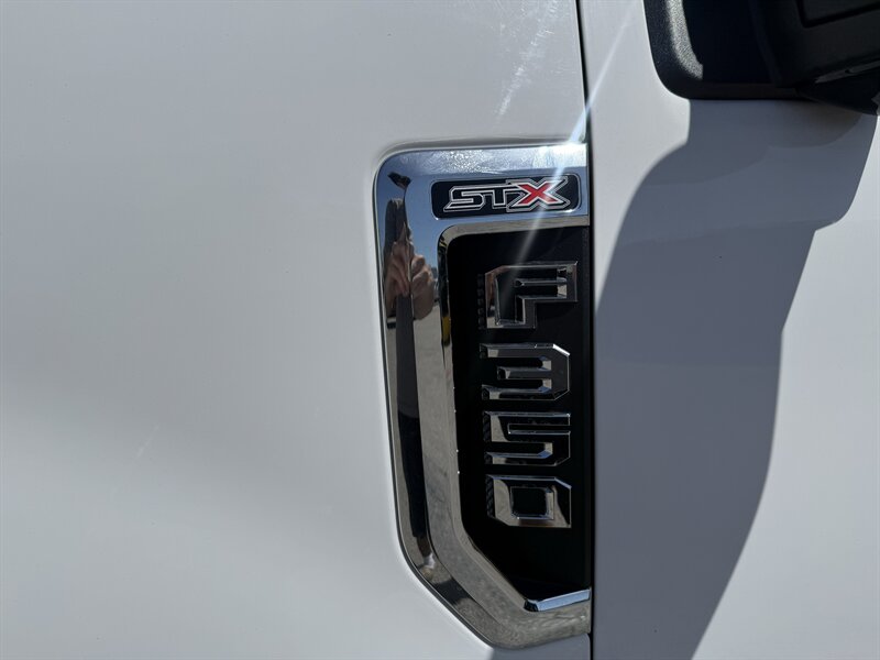 2019 Ford F-350 Super Duty STX - Photo 11 - Arlington, TX 76011