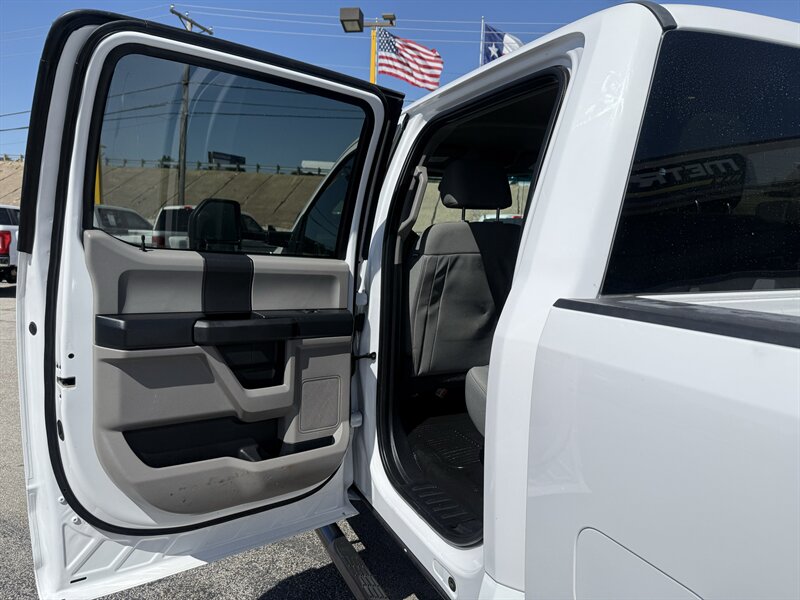 2019 Ford F-350 Super Duty STX - Photo 16 - Arlington, TX 76011