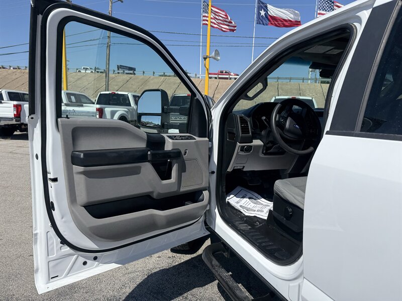 2019 Ford F-350 Super Duty STX - Photo 14 - Arlington, TX 76011