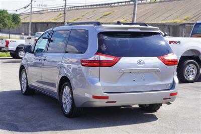 2017 Toyota Sienna LE 7-Passenger   - Photo 7 - Arlington, TX 76011