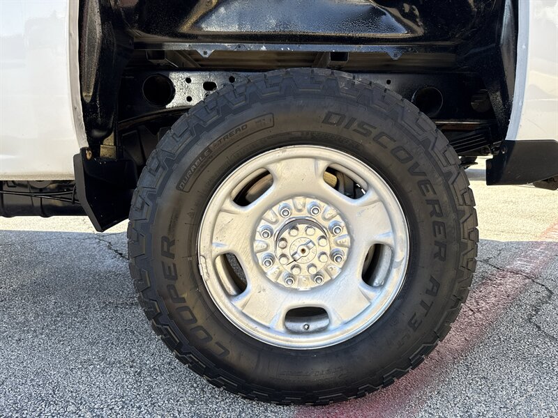 2018 Chevrolet Silverado 2500 Work Truck - Photo 10 - Arlington, TX 76011