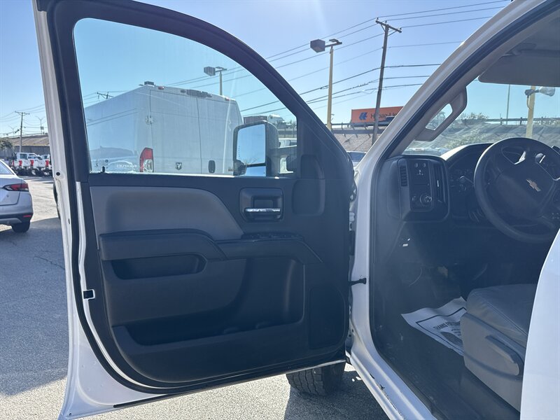 2018 Chevrolet Silverado 2500 Work Truck - Photo 12 - Arlington, TX 76011