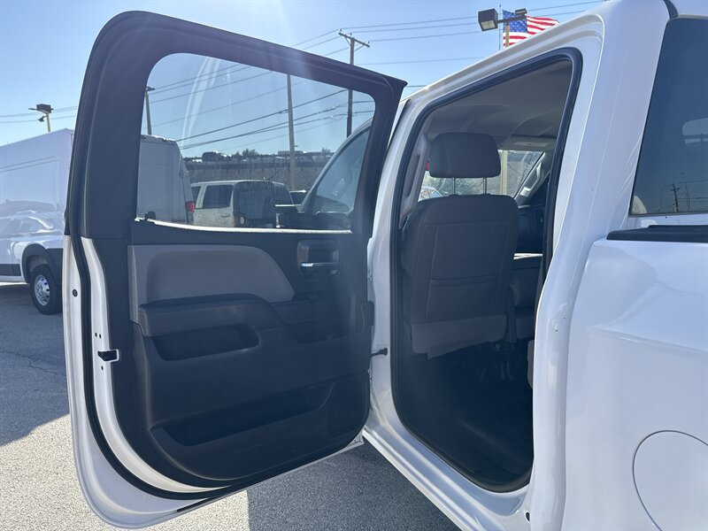 2018 Chevrolet Silverado 2500 Work Truck - Photo 14 - Arlington, TX 76011