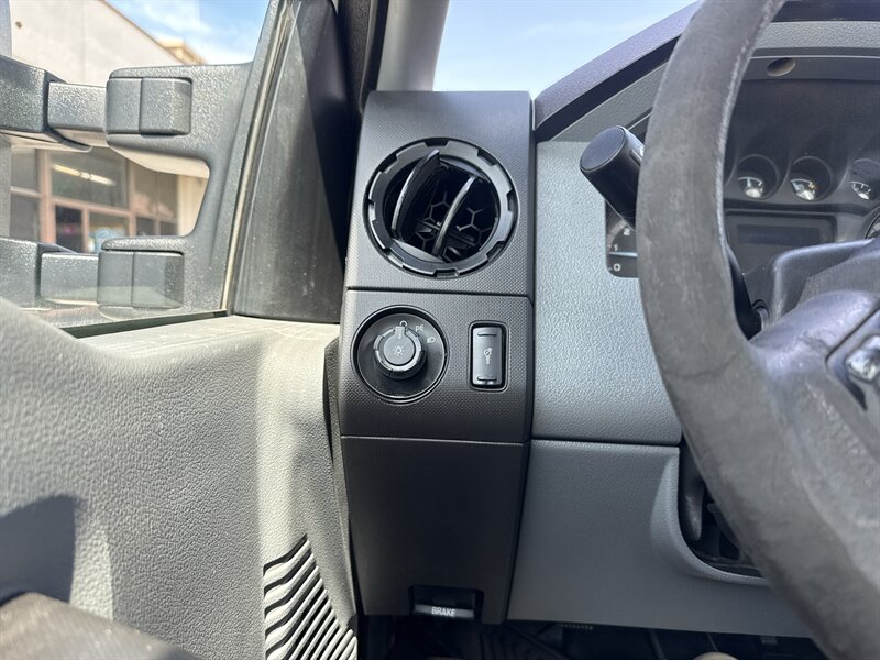 2015 Ford F-250 XL - Photo 17 - Arlington, TX 76011