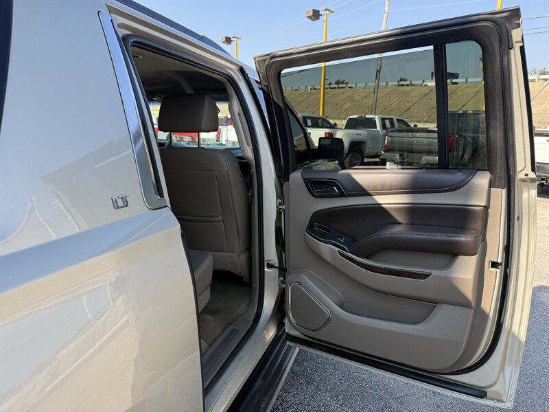 2016 Chevrolet Suburban LT - Photo 19 - Arlington, TX 76011