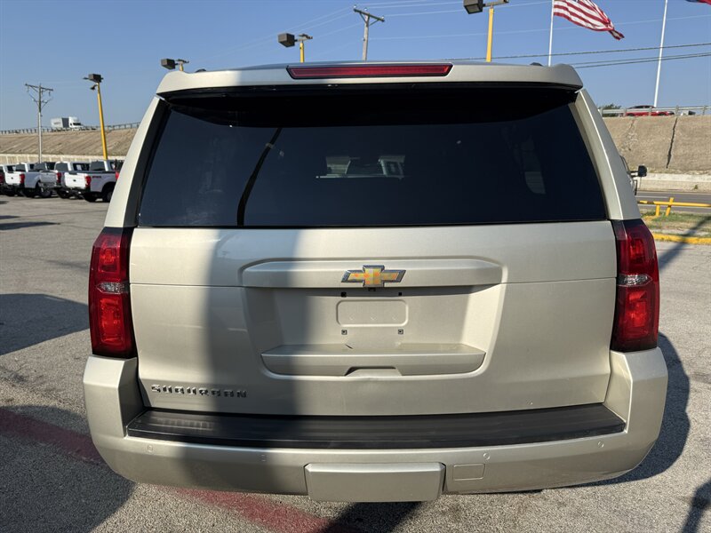 2016 Chevrolet Suburban LT - Photo 6 - Arlington, TX 76011