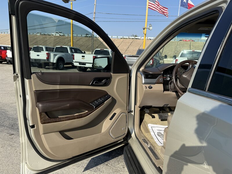2016 Chevrolet Suburban LT - Photo 13 - Arlington, TX 76011