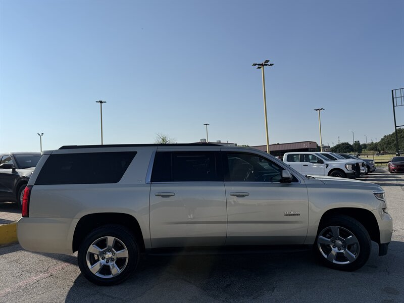 2016 Chevrolet Suburban LT - Photo 4 - Arlington, TX 76011