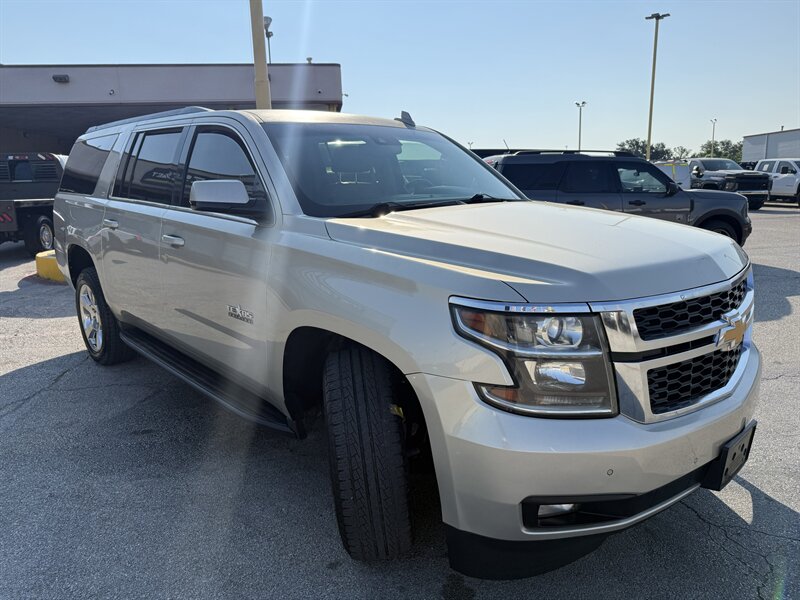 2016 Chevrolet Suburban LT - Photo 3 - Arlington, TX 76011