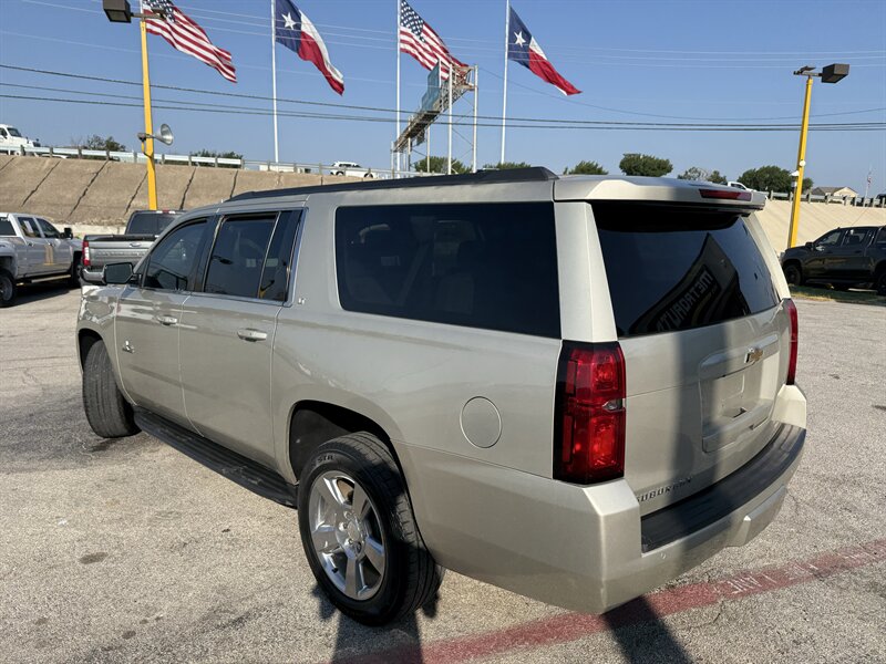 2016 Chevrolet Suburban LT - Photo 8 - Arlington, TX 76011