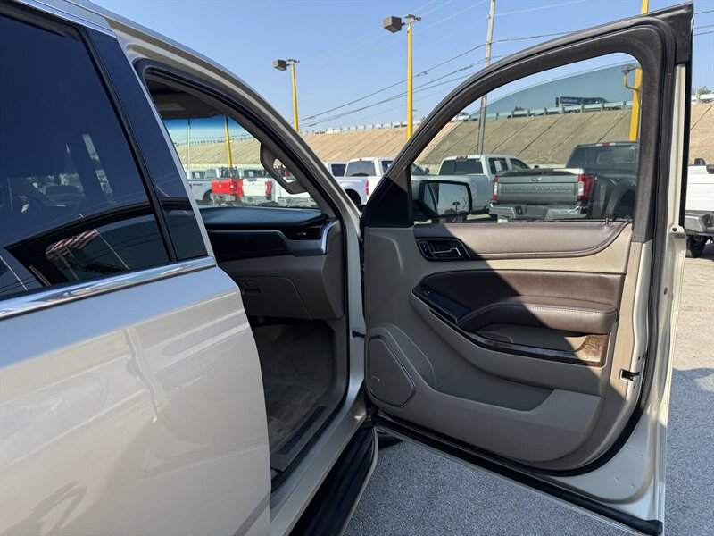 2016 Chevrolet Suburban LT - Photo 17 - Arlington, TX 76011