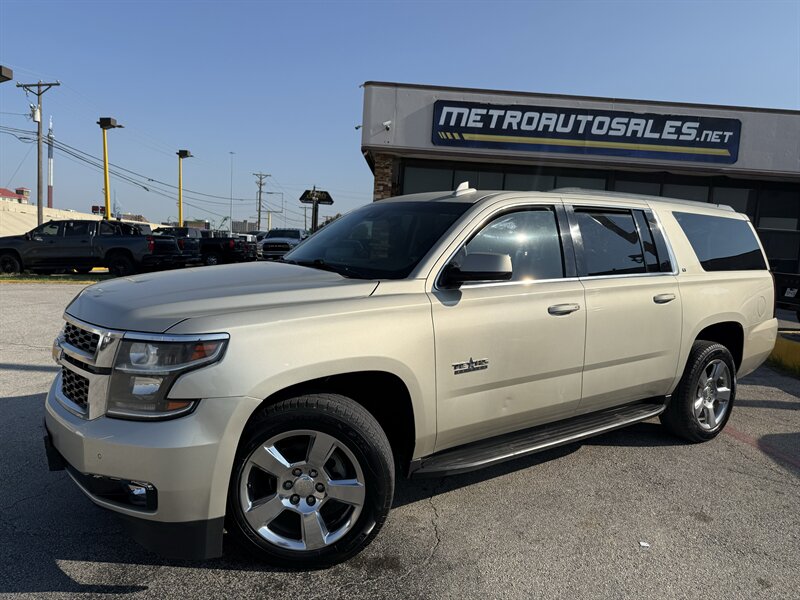 2016 Chevrolet Suburban LT - Photo 10 - Arlington, TX 76011