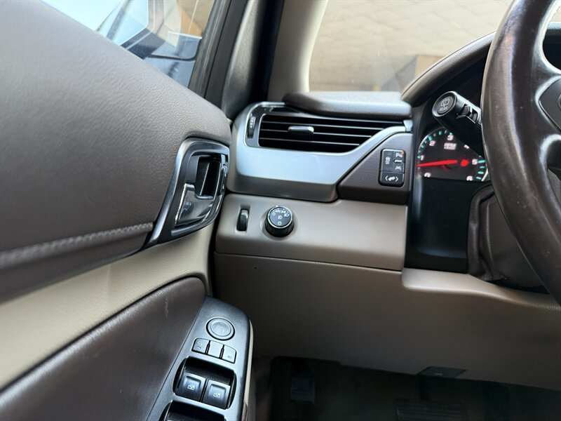 2016 Chevrolet Suburban LT - Photo 21 - Arlington, TX 76011