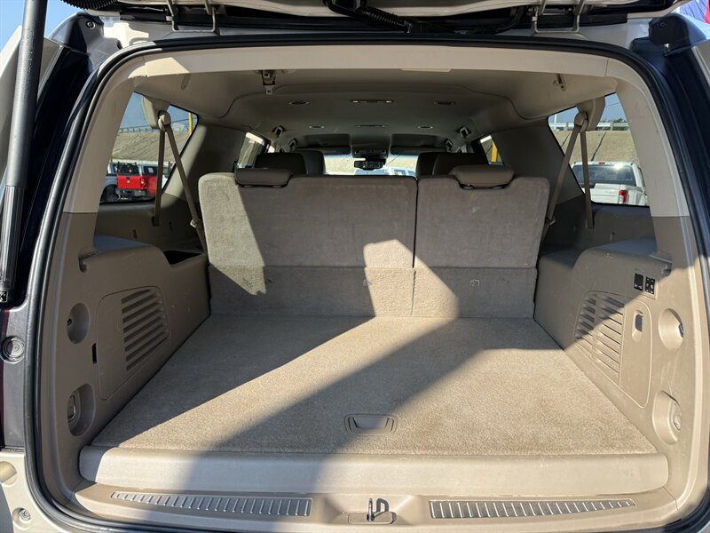 2016 Chevrolet Suburban LT - Photo 7 - Arlington, TX 76011