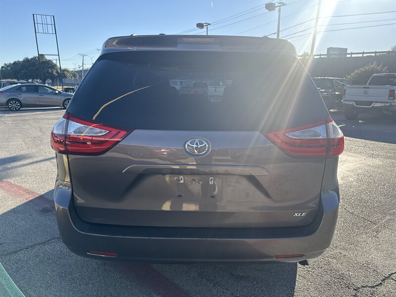2016 Toyota Sienna XLE 7-Passenger Auto   - Photo 6 - Arlington, TX 76011