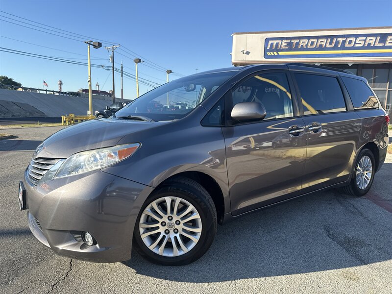 2016 Toyota Sienna XLE 7-Passenger Auto   - Photo 10 - Arlington, TX 76011