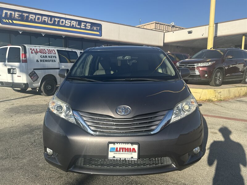 2016 Toyota Sienna XLE 7-Passenger Auto   - Photo 2 - Arlington, TX 76011
