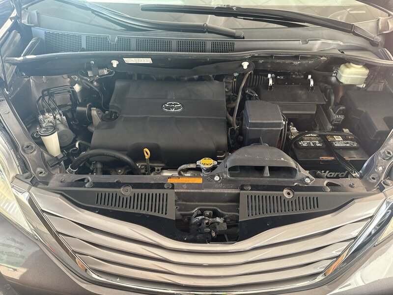 2016 Toyota Sienna XLE 7-Passenger Auto   - Photo 27 - Arlington, TX 76011