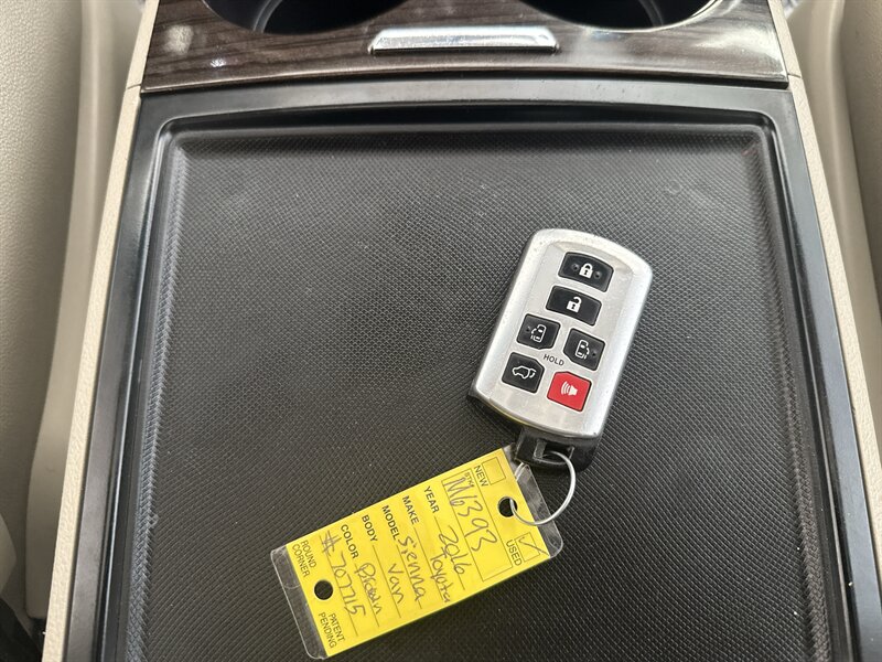 2016 Toyota Sienna XLE 7-Passenger Auto   - Photo 29 - Arlington, TX 76011