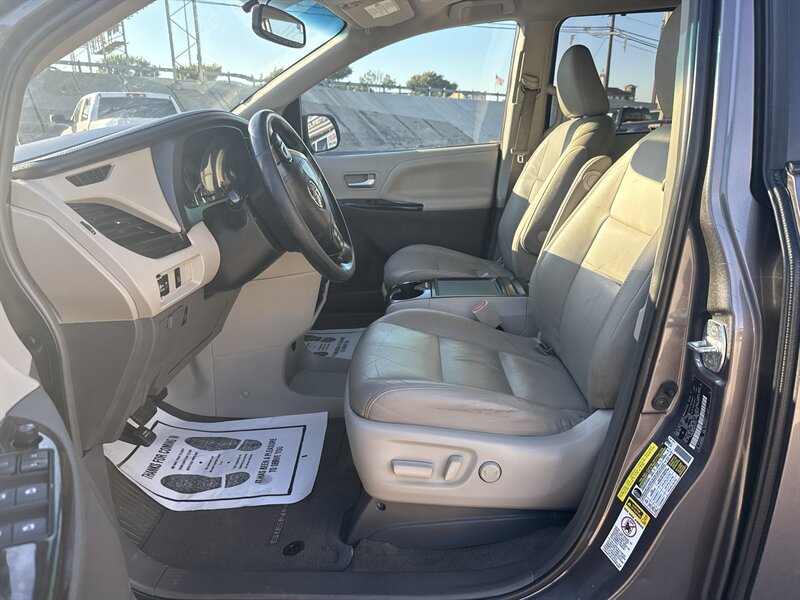 2016 Toyota Sienna XLE 7-Passenger Auto   - Photo 12 - Arlington, TX 76011