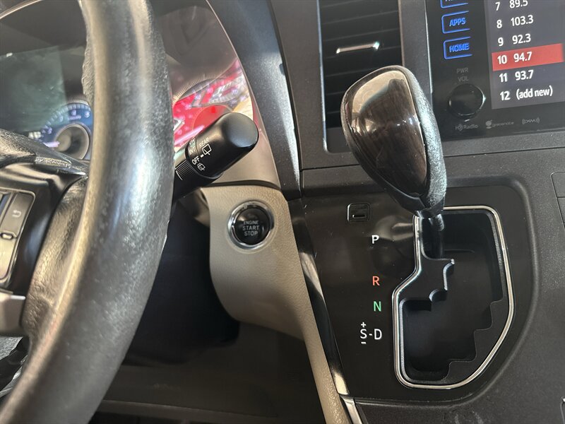 2016 Toyota Sienna XLE 7-Passenger Auto   - Photo 21 - Arlington, TX 76011