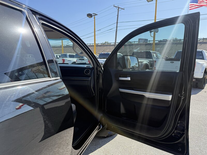 2017 Toyota Tundra SR5 - Photo 17 - Arlington, TX 76011