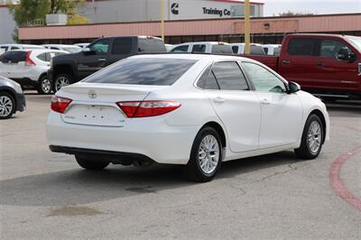 2016 Toyota Camry LE   - Photo 9 - Arlington, TX 76011